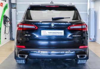 Подержанный автомобиль BMW X5 2019 года (5 фото)