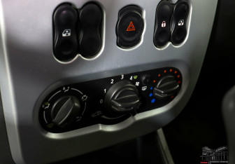 Подержанный автомобиль Renault Logan Sedan 2013 года (9 фото)