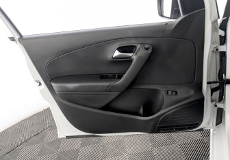 Подержанный автомобиль Volkswagen Polo Sedan 2019 года (19 фото)