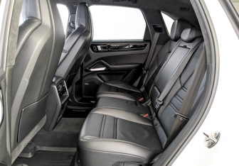 Подержанный автомобиль Porsche Cayenne 2020 года (12 фото)