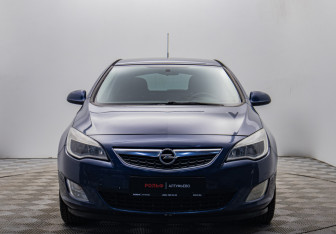 Подержанный автомобиль Opel Astra Hatchback 2011 года (8 фото)