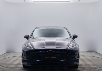 Подержанный автомобиль Hyundai Sonata 2021 года (8 фото)