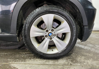 Подержанный автомобиль BMW X5 2007 года (22 фото)