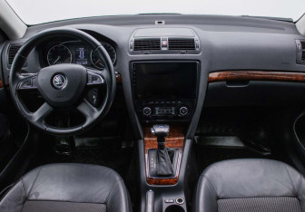 Подержанный автомобиль Skoda Octavia Wagon 2009 года (13 фото)