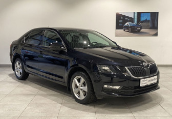 Подержанный автомобиль Skoda Octavia Liftback 2018 года (3 фото)