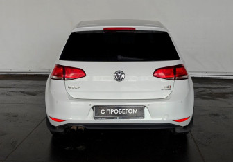 Подержанный автомобиль Volkswagen Golf Hatchback 2014 года (5 фото)