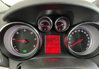 Подержанный автомобиль Opel Mokka 2015 года (12 фото)