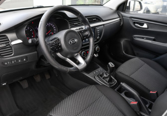 Подержанный автомобиль Kia Rio Sedan 2018 года (14 фото)