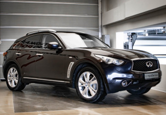 Подержанный автомобиль Infiniti FX 2013 года (3 фото)