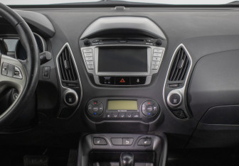 Подержанный автомобиль Hyundai ix35 2012 года (14 фото)