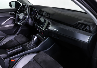 Подержанный автомобиль Audi Q3 2021 года (11 фото)