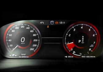 Подержанный автомобиль Volvo XC40 2020 года (13 фото)