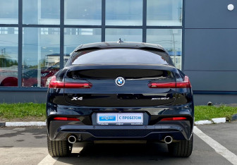 Подержанный автомобиль BMW X4 2018 года (6 фото)