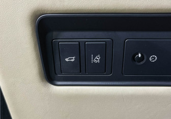 Подержанный автомобиль Land Rover Range Rover 2017 года (23 фото)