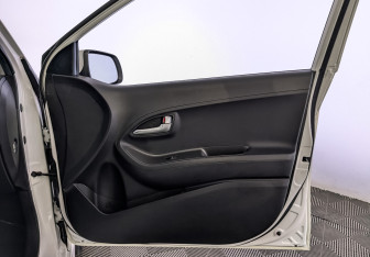 Подержанный автомобиль Kia Picanto 2015 года (25 фото)