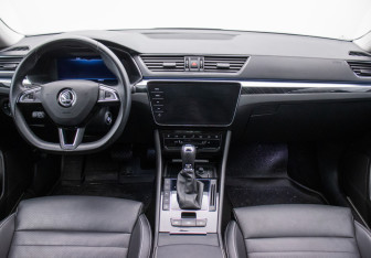 Подержанный автомобиль Skoda Superb Liftback 2024 года (13 фото)