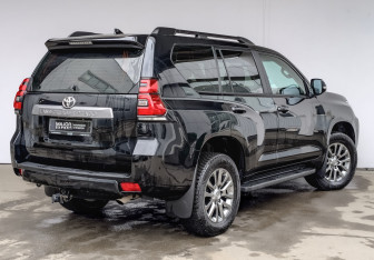 Подержанный автомобиль Toyota Land Cruiser Prado 2021 года (5 фото)