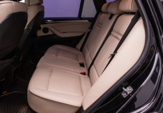 Подержанный автомобиль BMW X5 2011 года (11 фото)