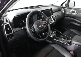 Подержанный автомобиль Kia Sorento 2022 года (9 фото)