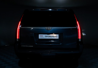 Подержанный автомобиль Cadillac Escalade Suv 2019 года (26 фото)