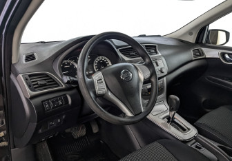 Подержанный автомобиль Nissan Tiida Hatchback 2015 года (15 фото)