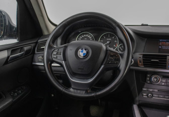 Подержанный автомобиль BMW X3 2011 года (15 фото)