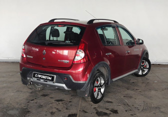 Подержанный автомобиль Renault Sandero 2011 года (5 фото)