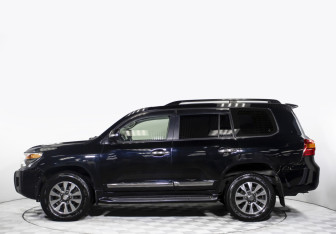 Подержанный автомобиль Toyota Land Cruiser Suv 2014 года (8 фото)