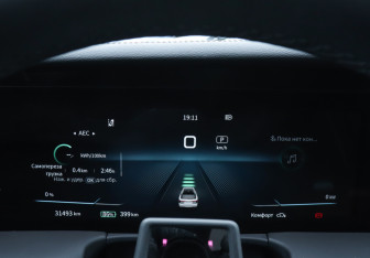 Подержанный автомобиль Hongqi E-HS9 2021 года (11 фото)