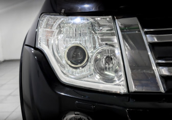 Подержанный автомобиль Mitsubishi Pajero 2011 года (17 фото)