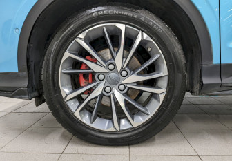 Подержанный автомобиль Geely Coolray 2023 года (19 фото)