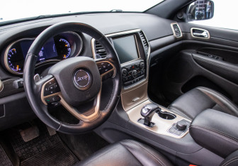 Подержанный автомобиль Jeep Grand Cherokee 2015 года (9 фото)