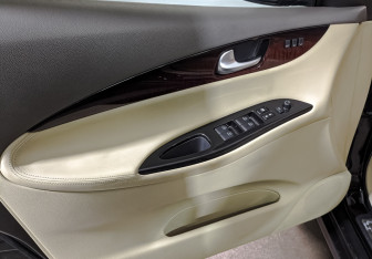 Подержанный автомобиль Infiniti QX50 2015 года (19 фото)