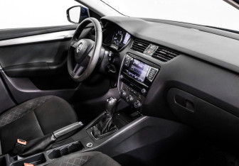 Подержанный автомобиль Skoda Octavia Liftback 2017 года (9 фото)