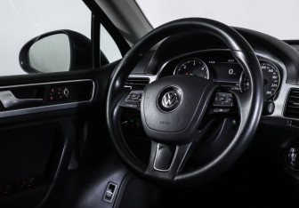 Подержанный автомобиль Volkswagen Touareg 2010 года (13 фото)