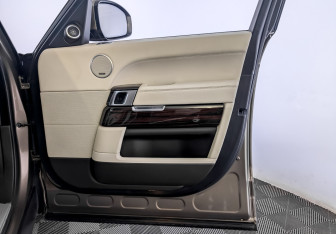 Подержанный автомобиль Land Rover Range Rover 2015 года (25 фото)