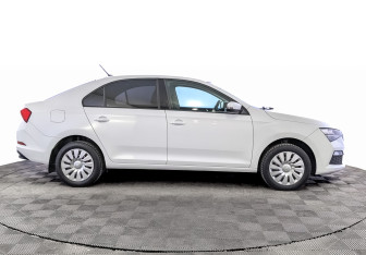 Подержанный автомобиль Skoda Rapid Liftback 2021 года (4 фото)