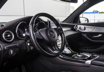Подержанный автомобиль Mercedes-Benz GLC AMG 2018 года (12 фото)