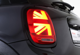 Подержанный автомобиль MINI Hatch 2017 года (23 фото)