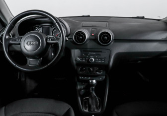 Подержанный автомобиль Audi A1 2013 года (12 фото)