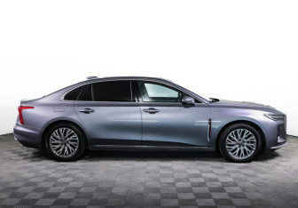 Подержанный автомобиль Hongqi H5 2023 года (4 фото)