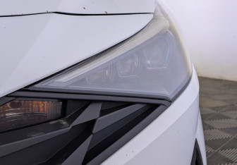 Подержанный автомобиль Hyundai Elantra Sedan 2021 года (11 фото)