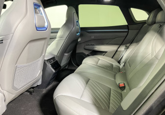 Подержанный автомобиль Zeekr 001 2024 года (10 фото)