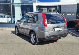 Подержанный автомобиль Nissan X-Trail 2011 года (7 фото)