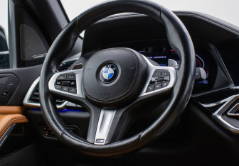 Подержанный автомобиль BMW X5 2020 года (15 фото)