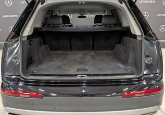 Подержанный автомобиль Audi Q7 2016 года (10 фото)