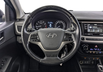 Подержанный автомобиль Hyundai Solaris Sedan 2017 года (22 фото)