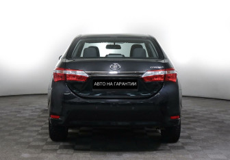 Подержанный автомобиль Toyota Corolla Sedan 2016 года (5 фото)
