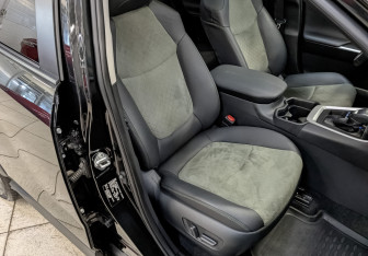 Подержанный автомобиль Toyota RAV4 2025 года (24 фото)