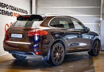 Подержанный автомобиль Porsche Cayenne 2011 года (4 фото)